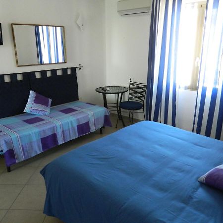 Chez Coco' Hotel Ла Мадалена Екстериор снимка
